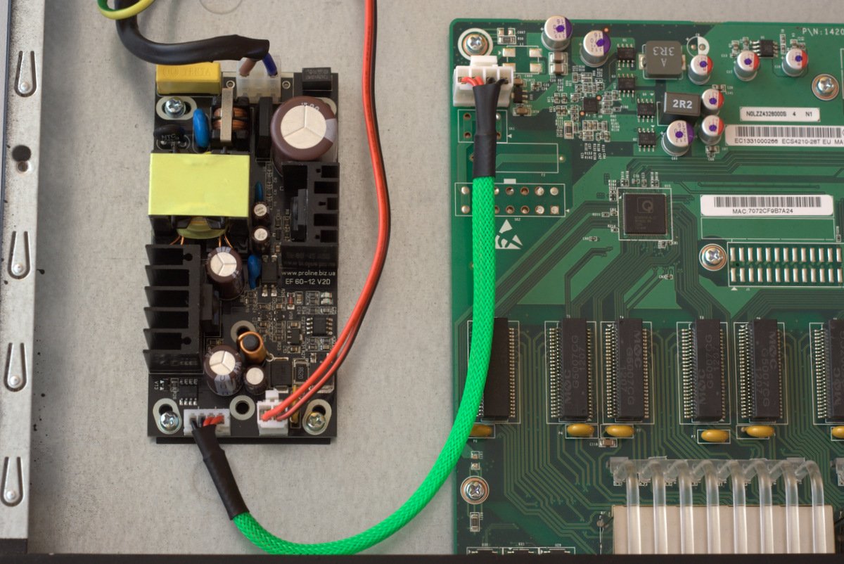 EF6012 - embedded UPS for EdgeCore ECS4210-28T