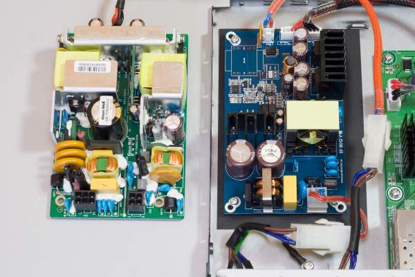 ИБП EF9012 установлен вместо оригинального блока питания Edge-Core ECS4120-28F